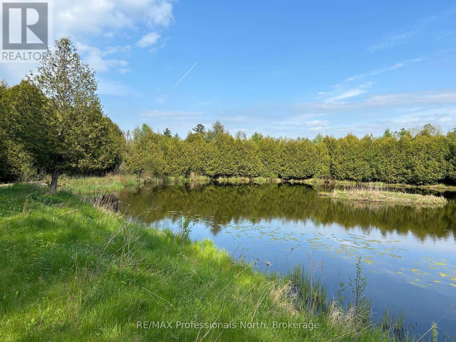 810 4th Line Property Photo 11