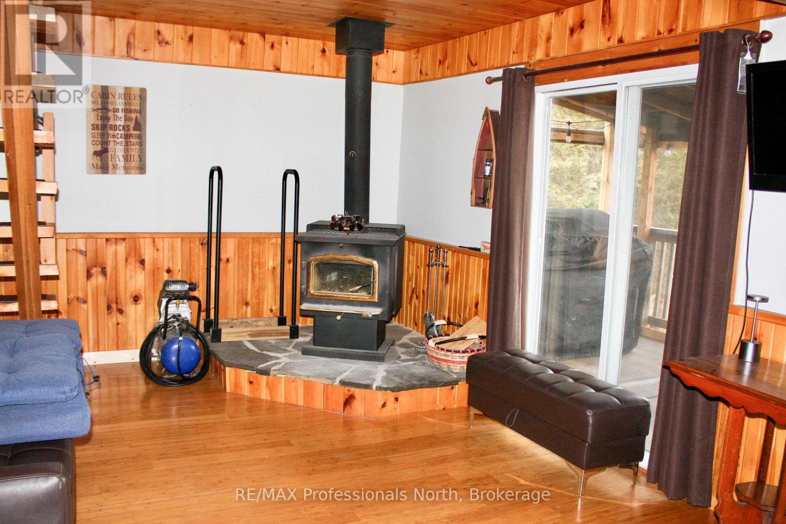 810 4th Line Property Photo 16