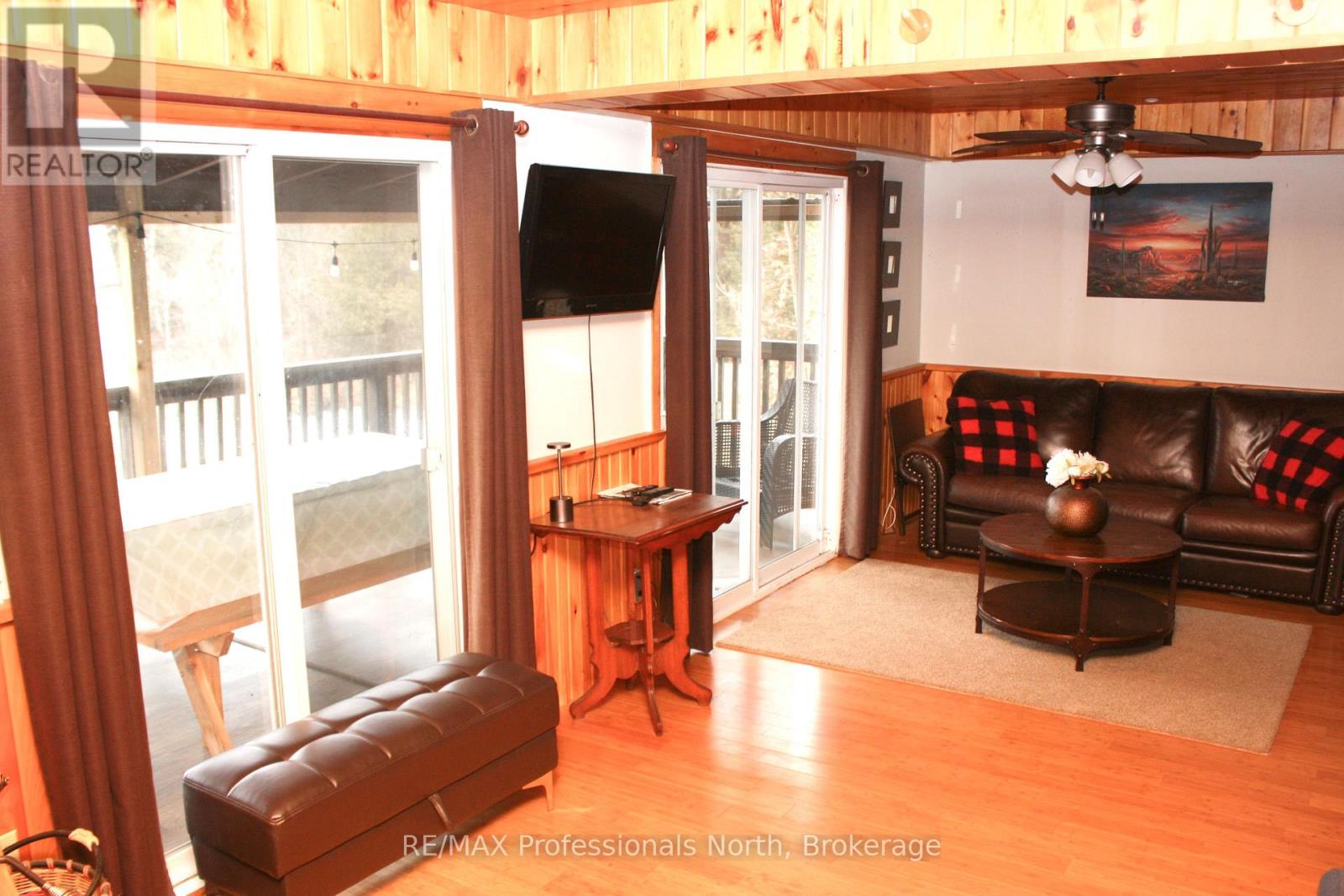 810 4th Line Property Photo 18
