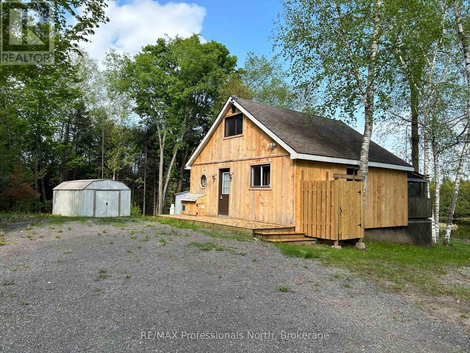 810 4th Line Property Photo 23