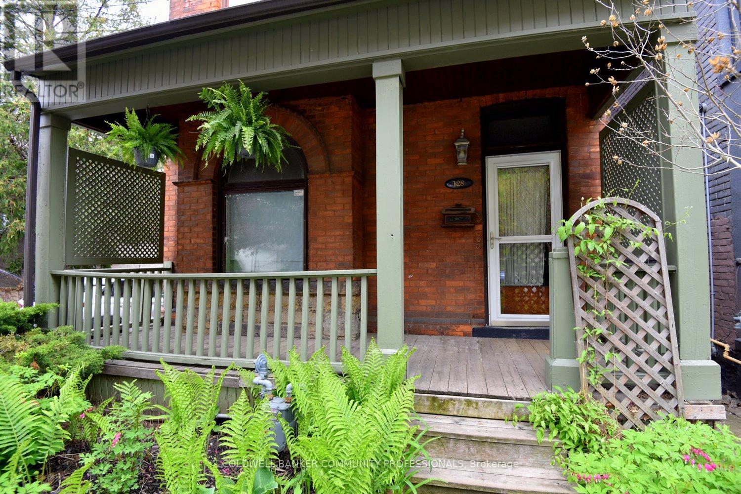 128 Hess Street S Property Photo 4
