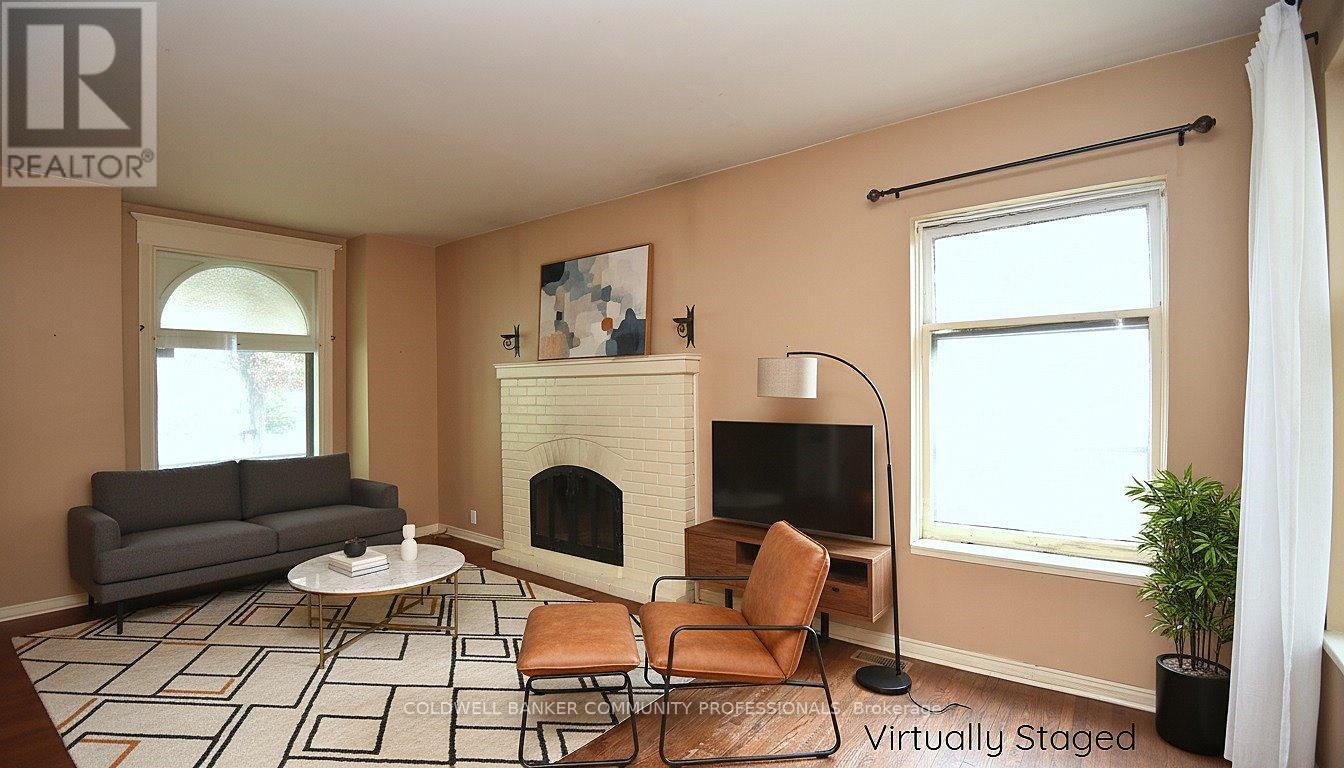 128 Hess Street S Property Photo 10