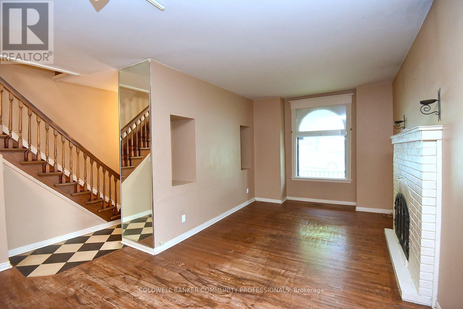 128 Hess Street S Property Photo 12