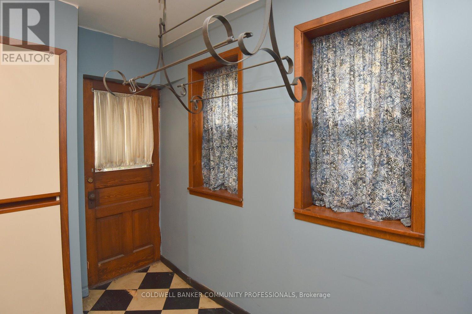128 Hess Street S Property Photo 16