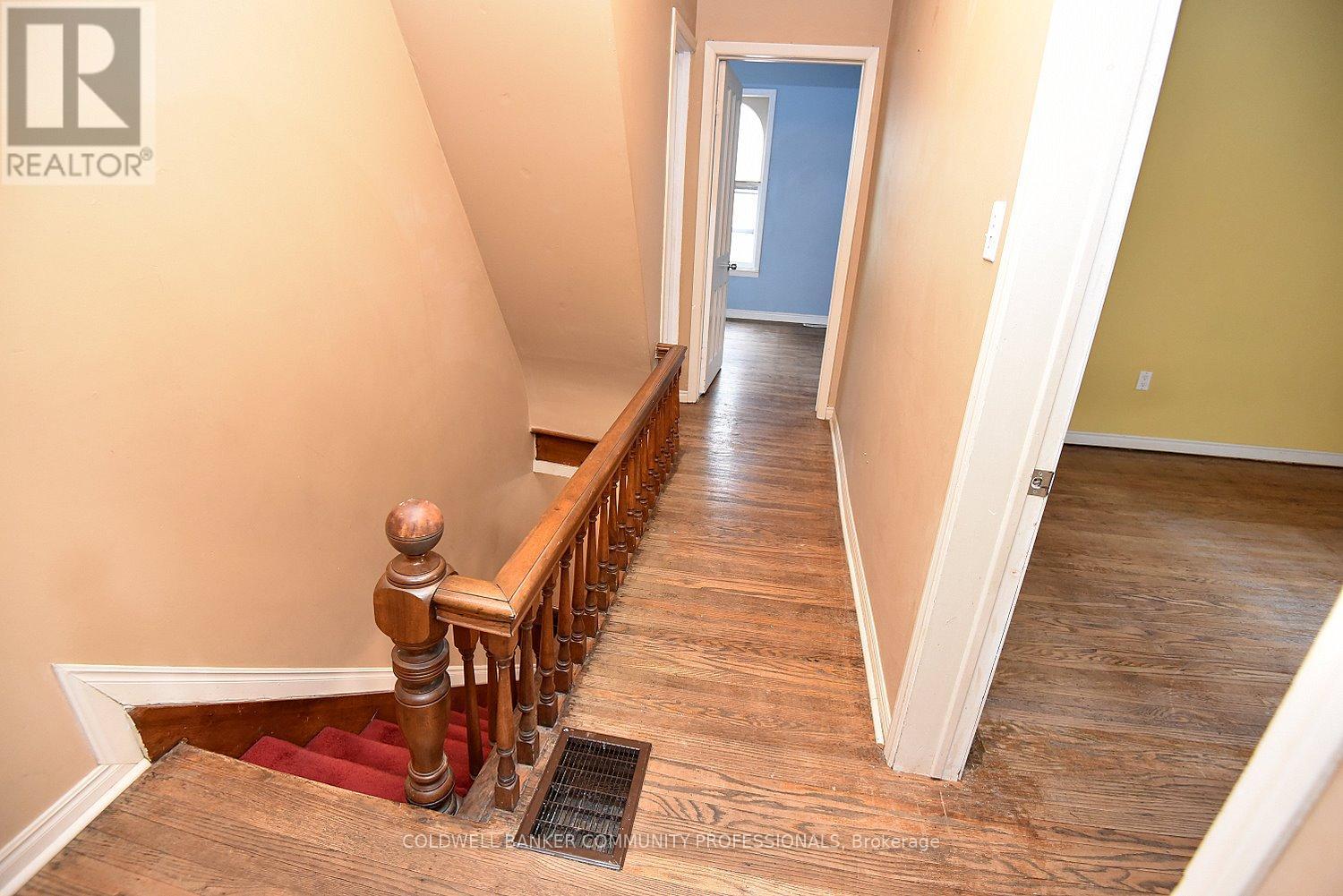 128 Hess Street S Property Photo 22