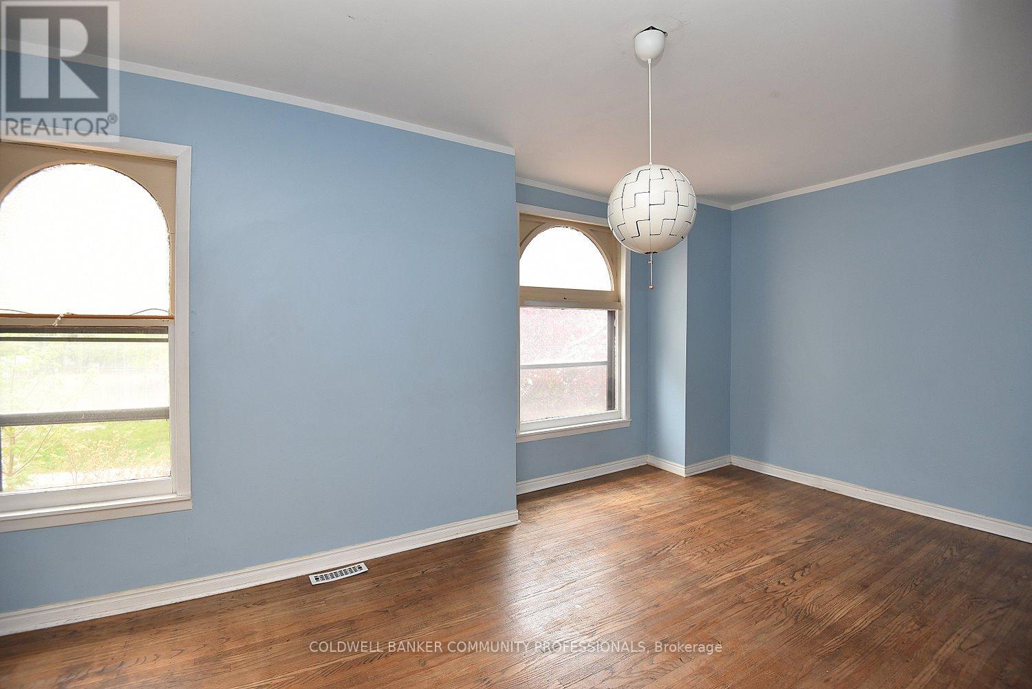 128 Hess Street S Property Photo 24