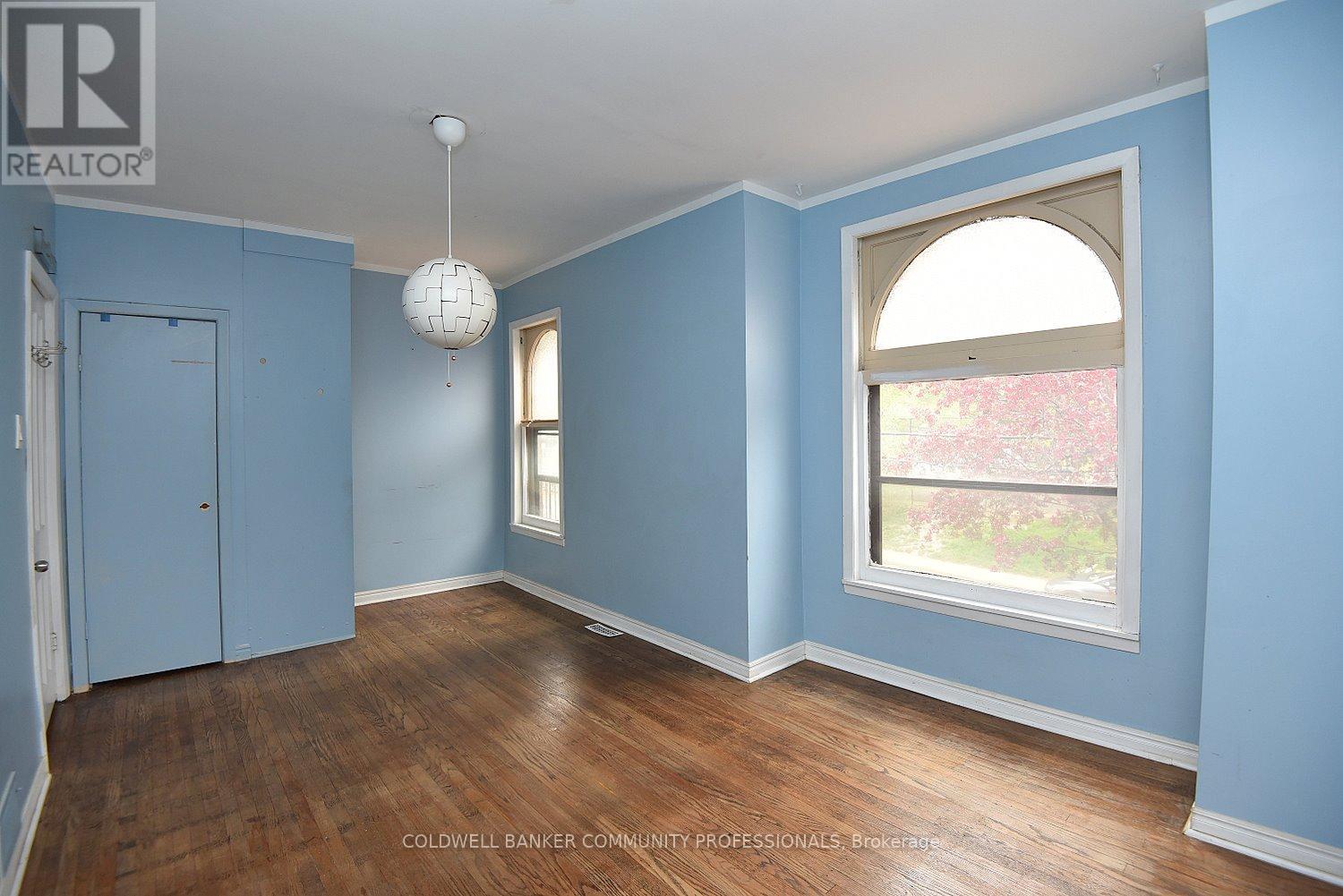 128 Hess Street S Property Photo 25