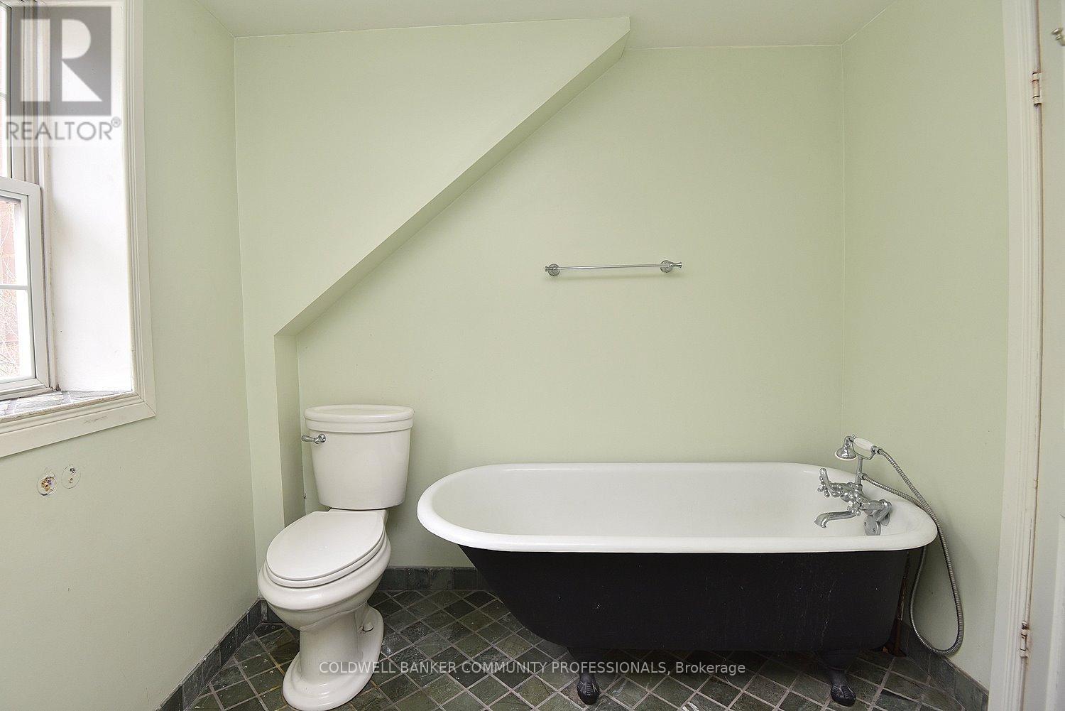 128 Hess Street S Property Photo 29