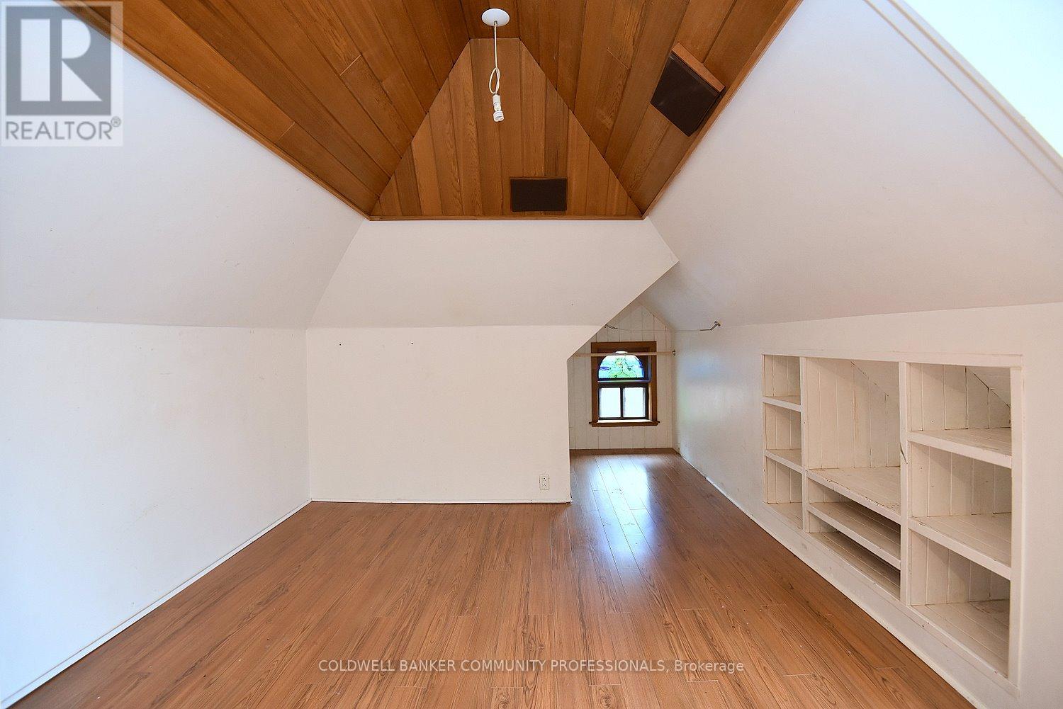128 Hess Street S Property Photo 33