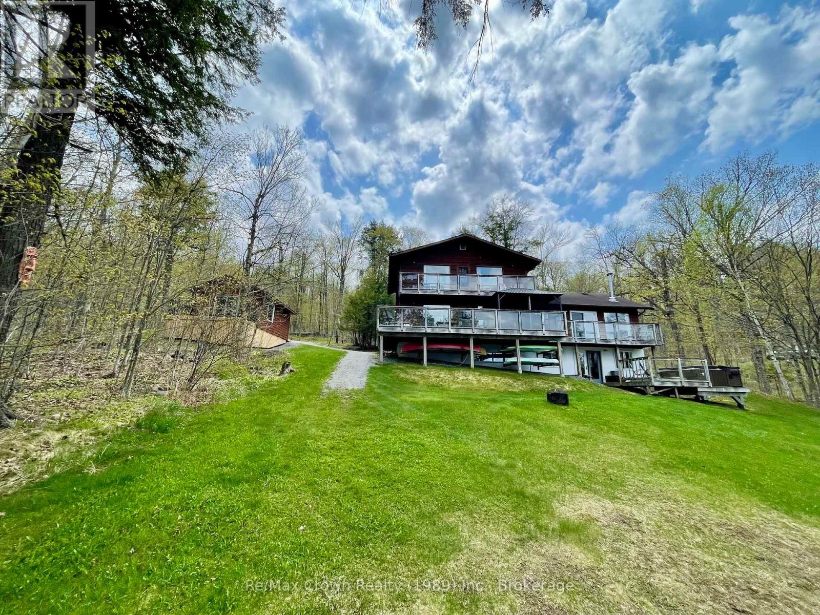 294 Everett Drive Property Photo 4