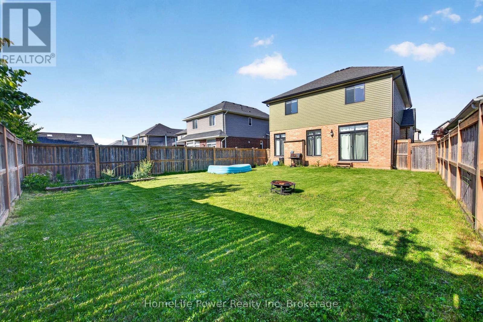 32 Ashberry Place Property Photo 39