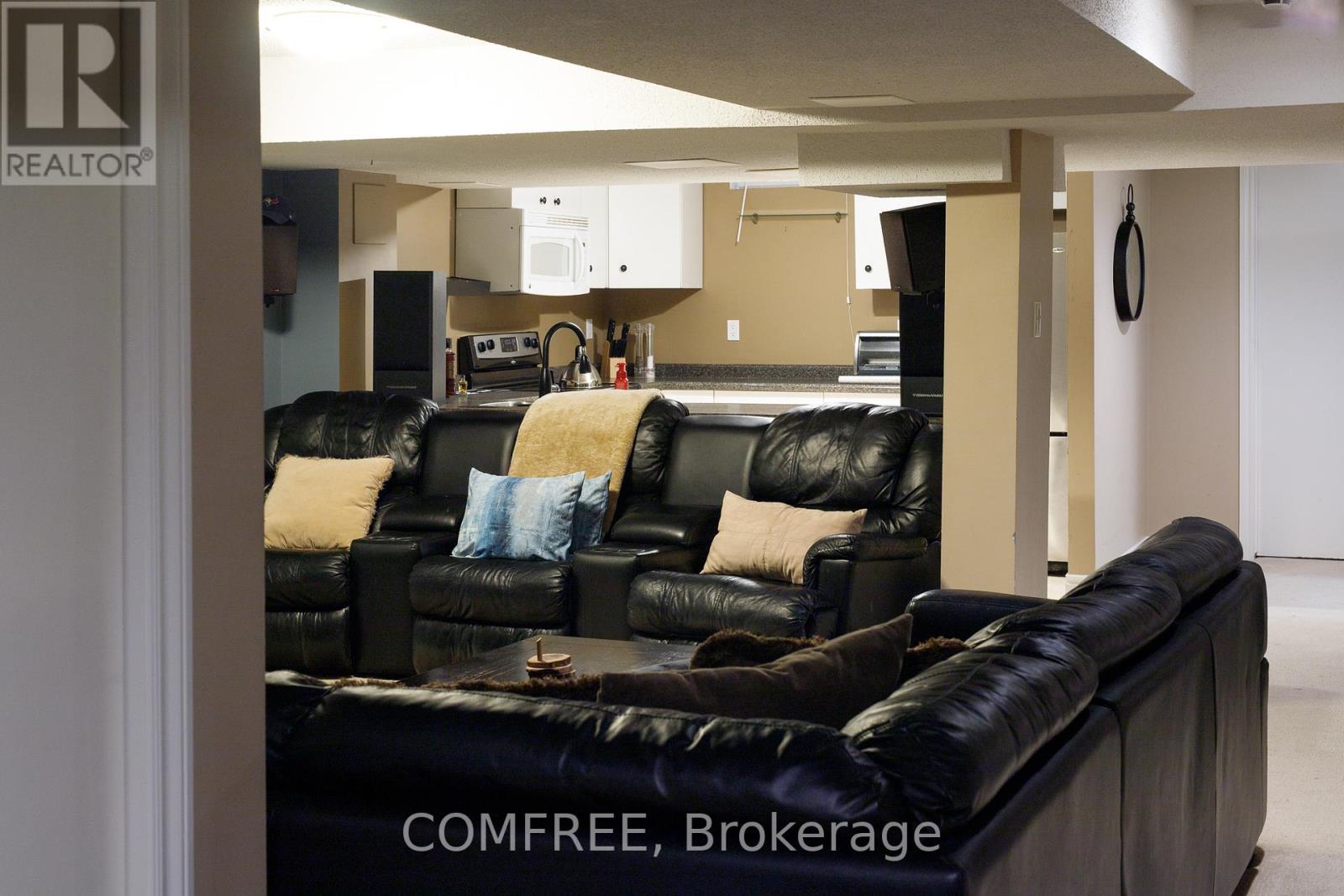 10 Endicott Drive Property Photo 15