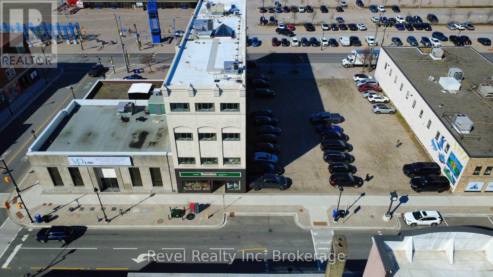 302 - 111 Main Street W Property Photo 1
