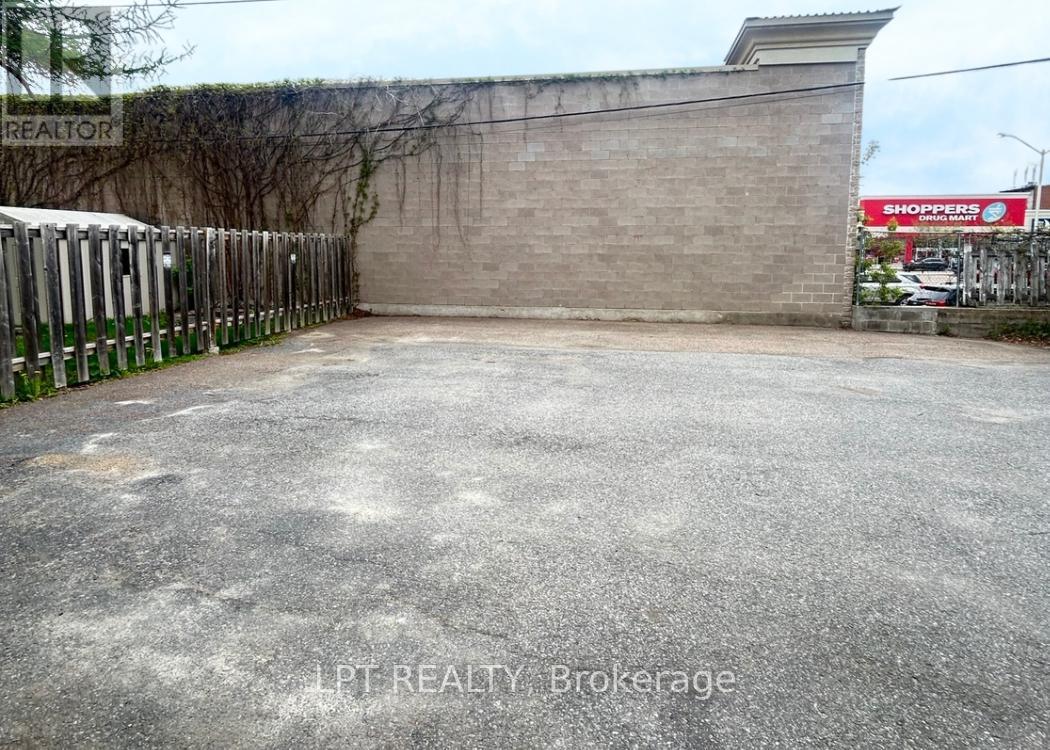 71 Mcgonigal Street W Property Photo 3