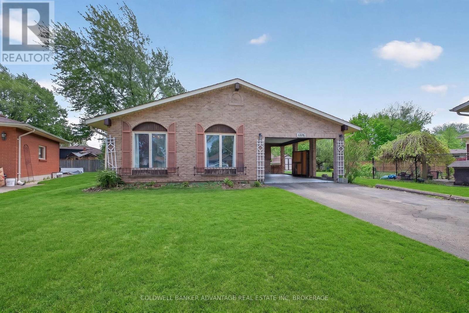 6976 Abbey Circle Property Photo 1