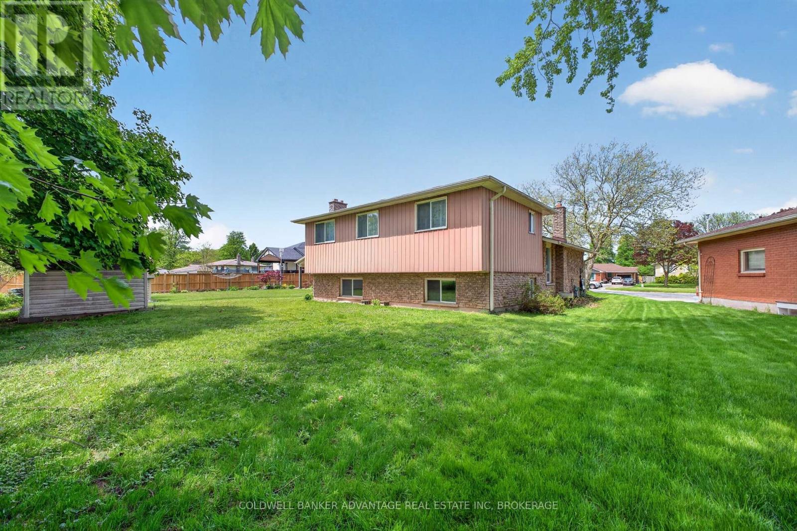 6976 Abbey Circle Property Photo 4