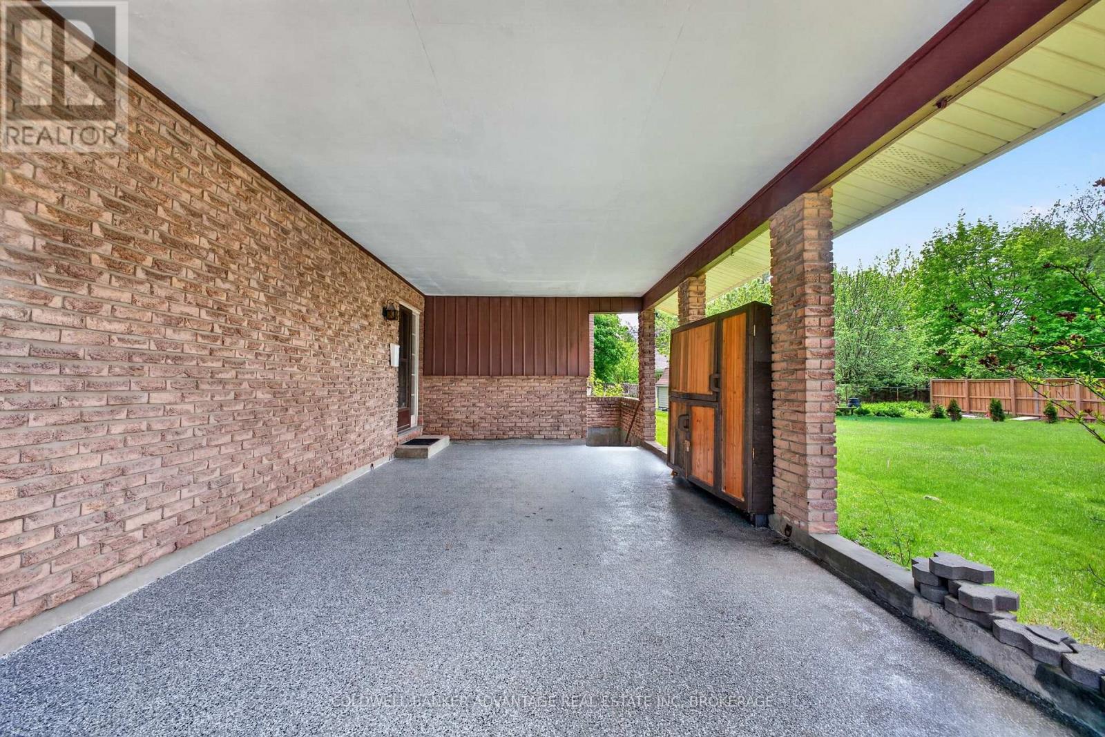 6976 Abbey Circle Property Photo 7