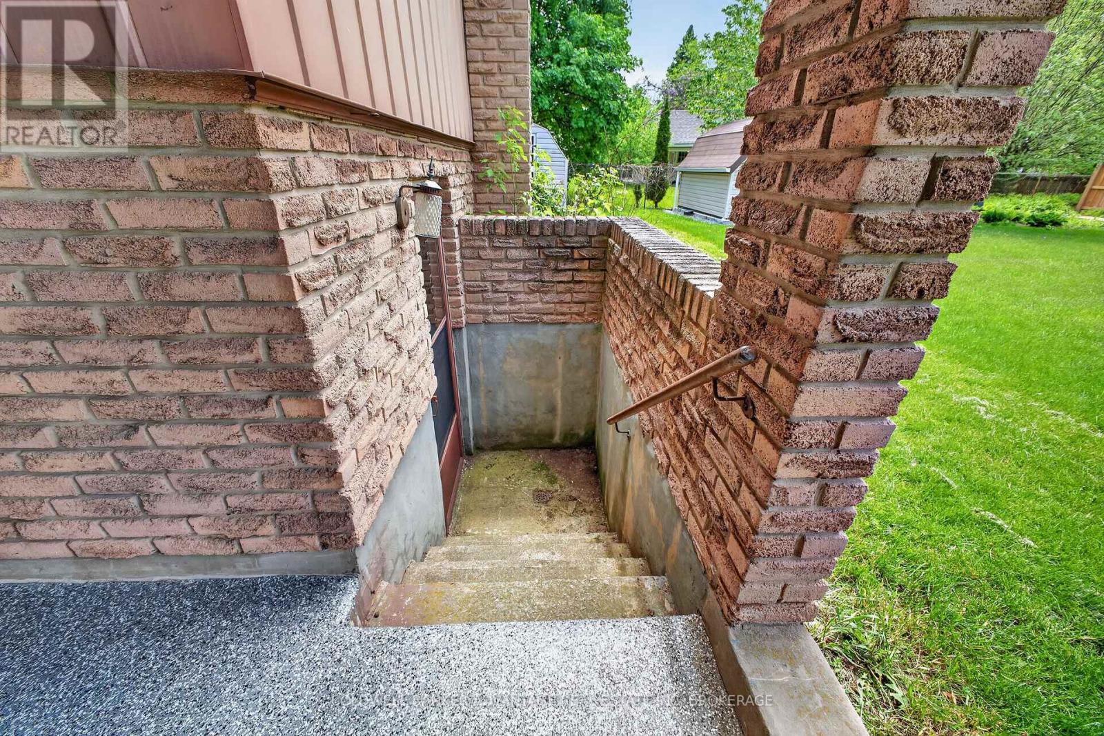6976 Abbey Circle Property Photo 8
