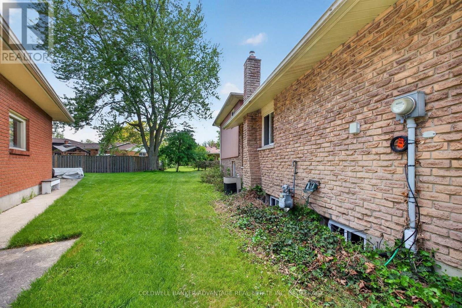 6976 Abbey Circle Property Photo 9