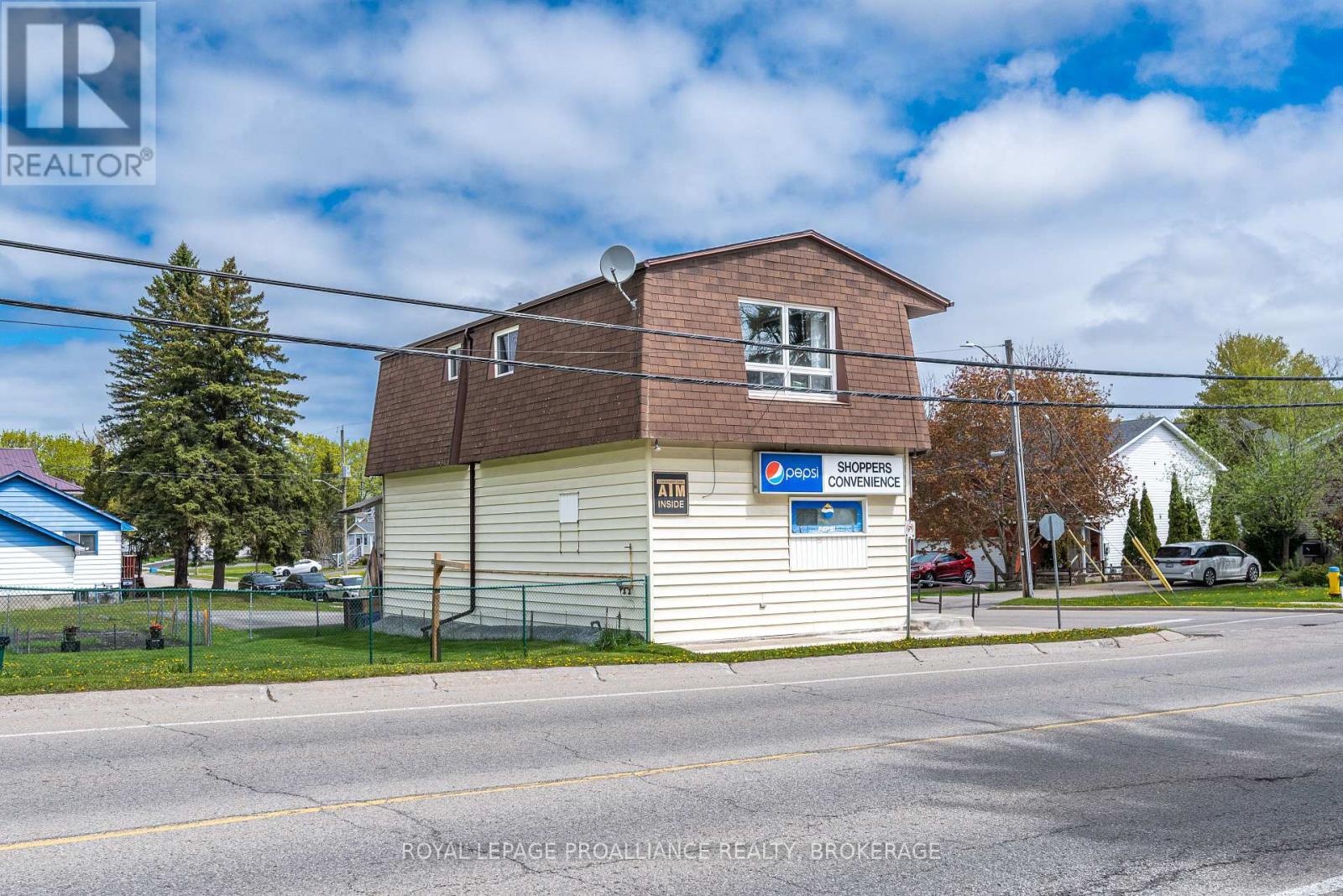 400 King Street W Property Photo 3