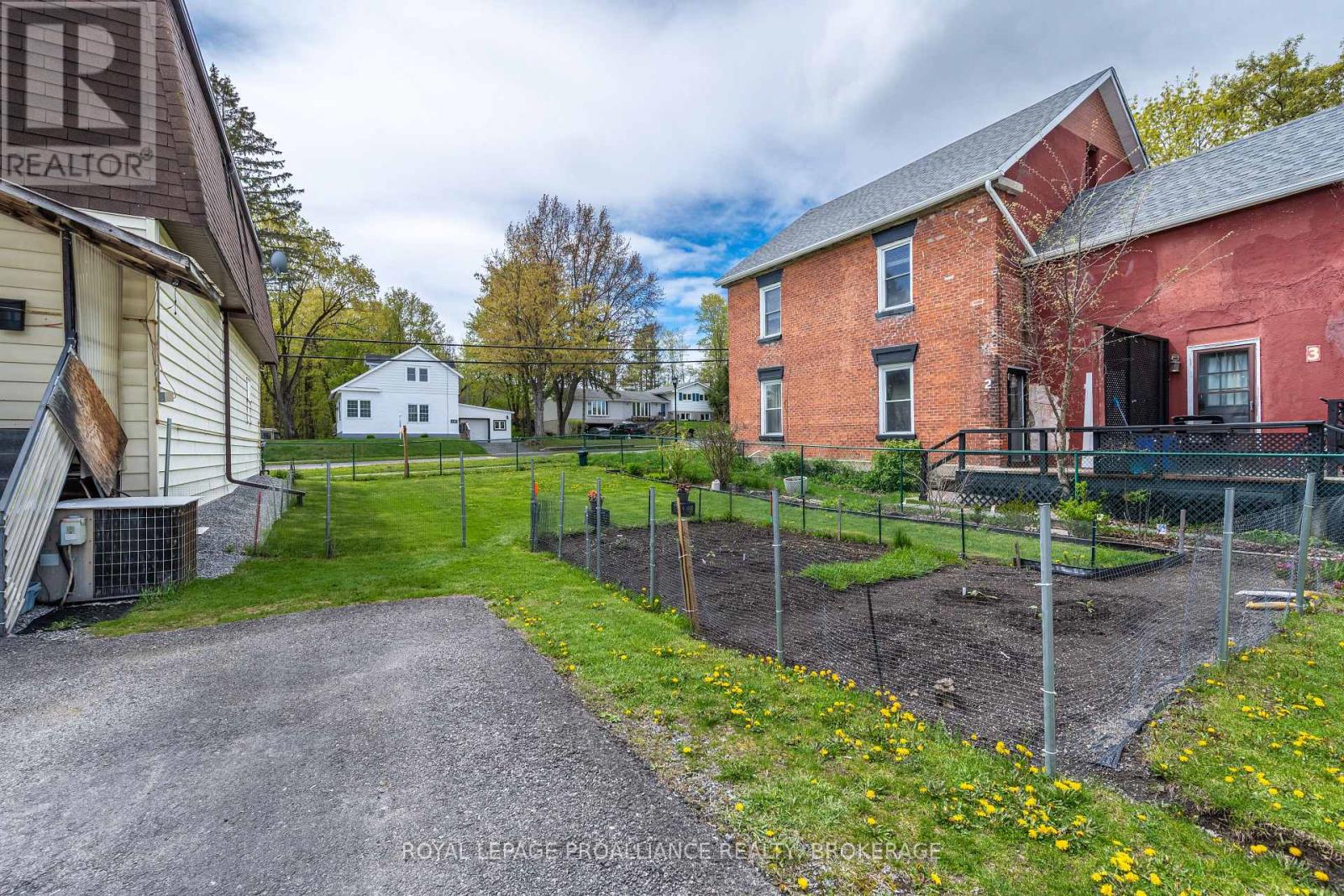 400 King Street W Property Photo 6