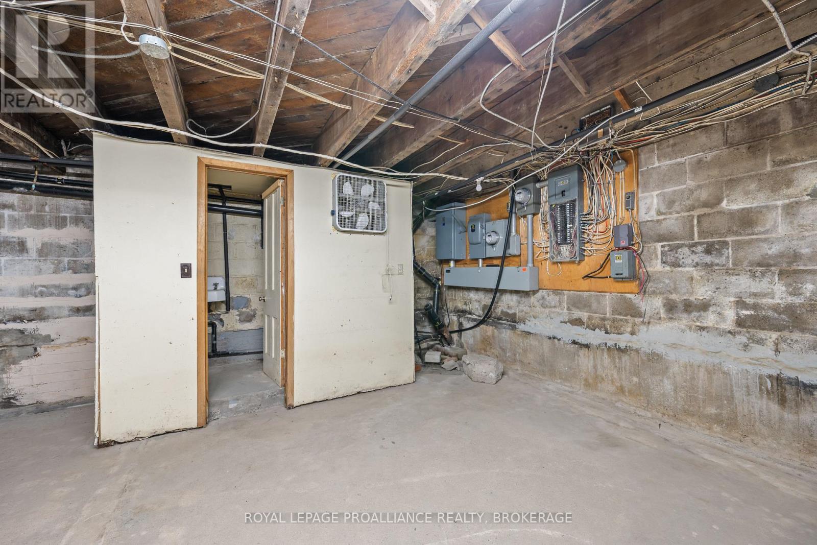 400 King Street W Property Photo 12