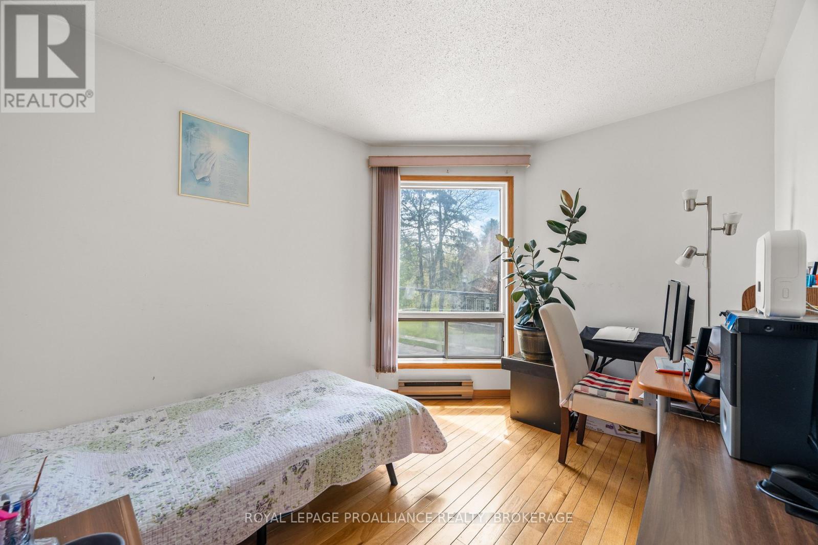 400 King Street W Property Photo 23