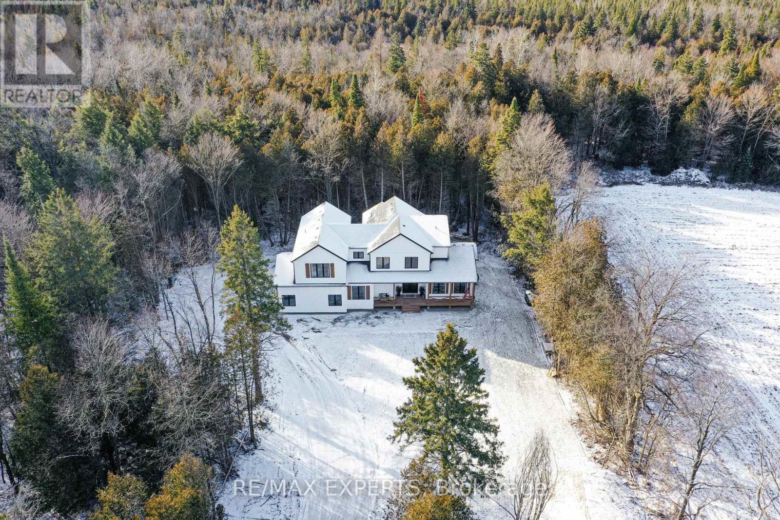 31001 9th Line Property Photo 1