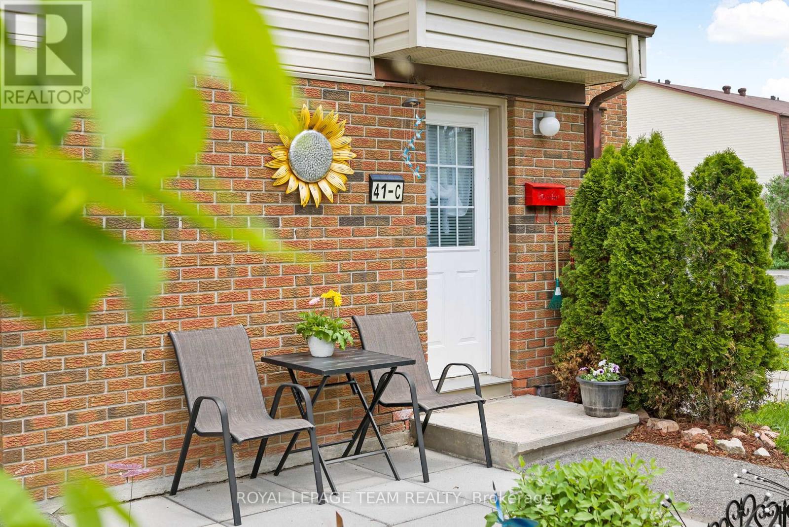 41C FORESTER CRESCENT Property Photo 1