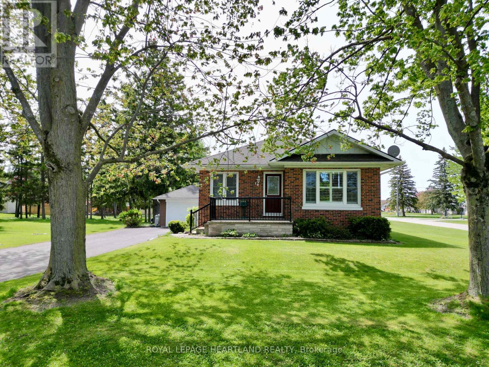 19 Centre Street Property Photo 2
