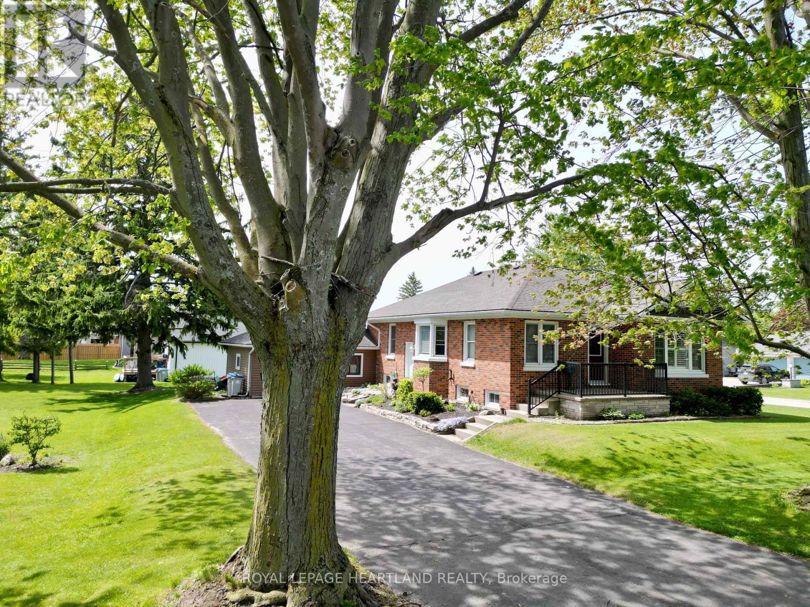 19 Centre Street Property Photo 4