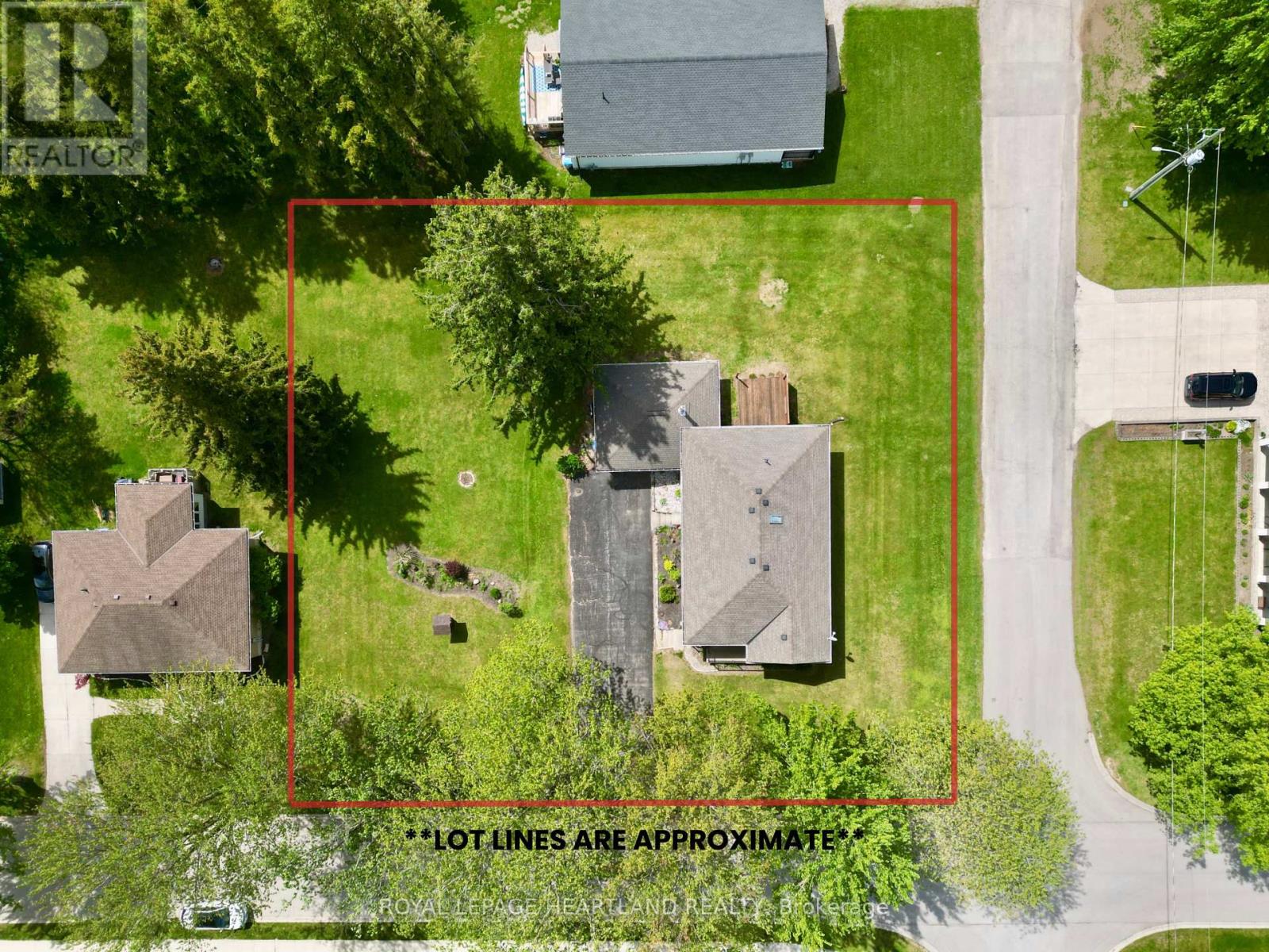 19 Centre Street Property Photo 5