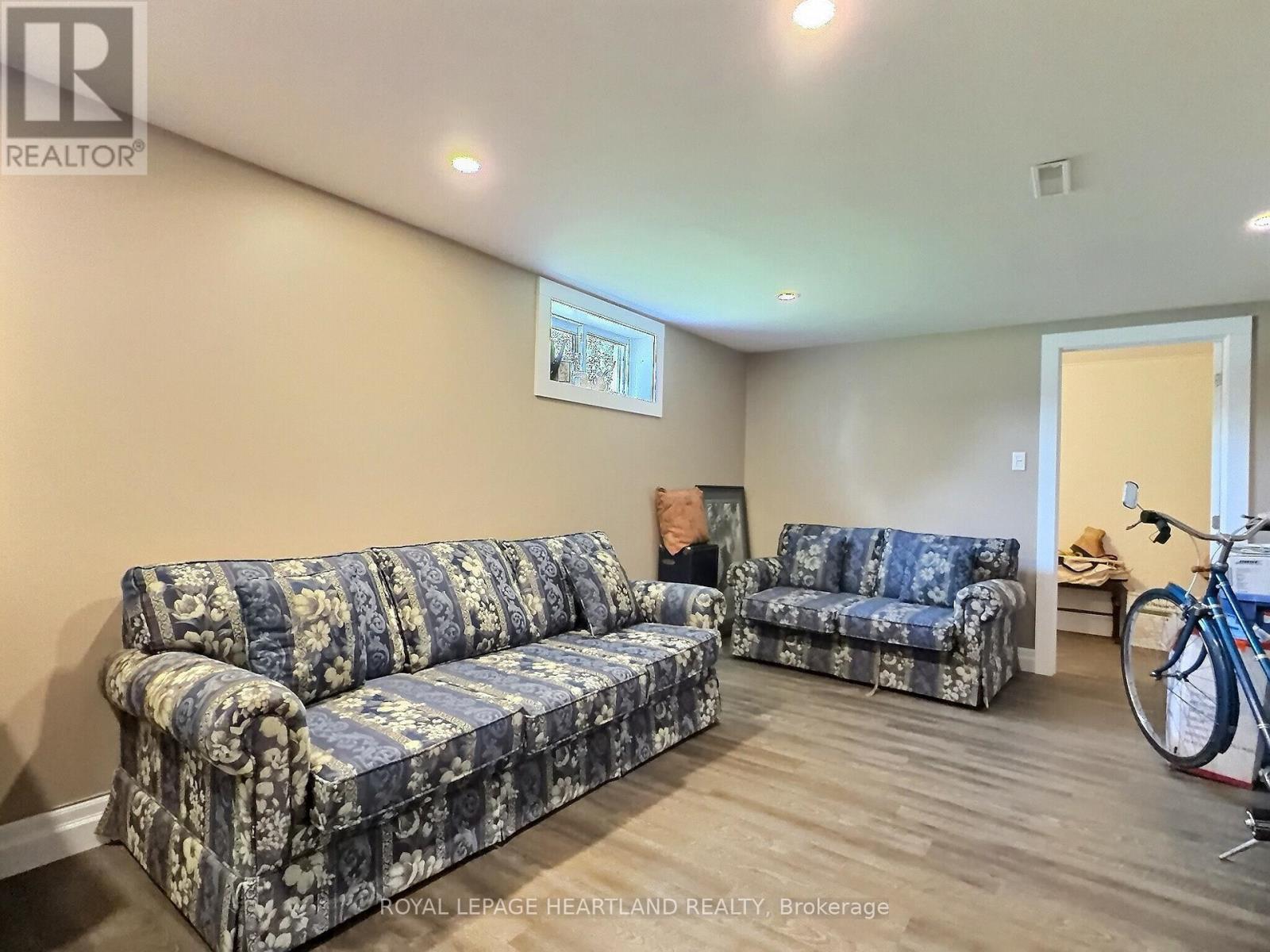 19 Centre Street Property Photo 23