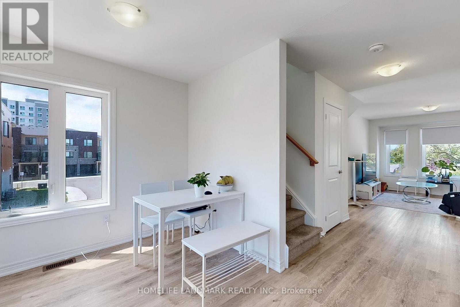 2 Reid Avenue N Property Photo 8