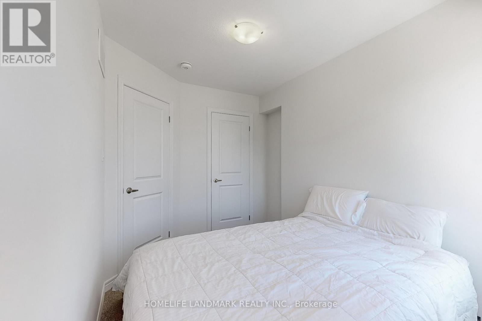2 Reid Avenue N Property Photo 18