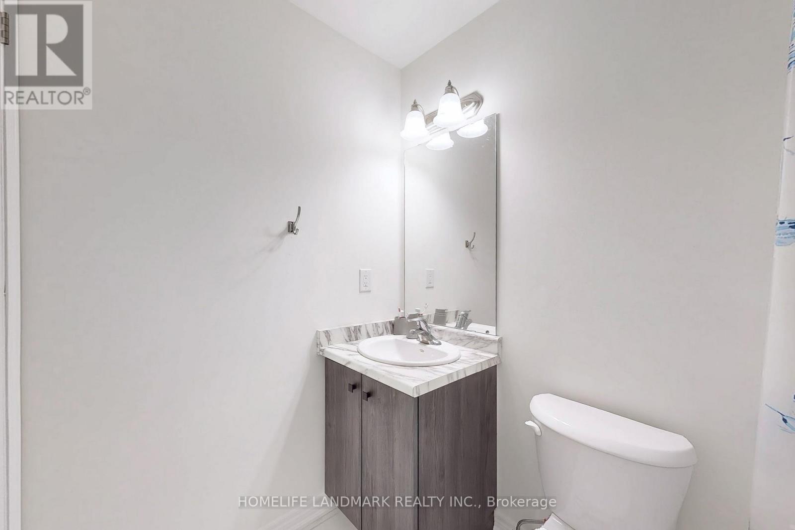 2 Reid Avenue N Property Photo 22
