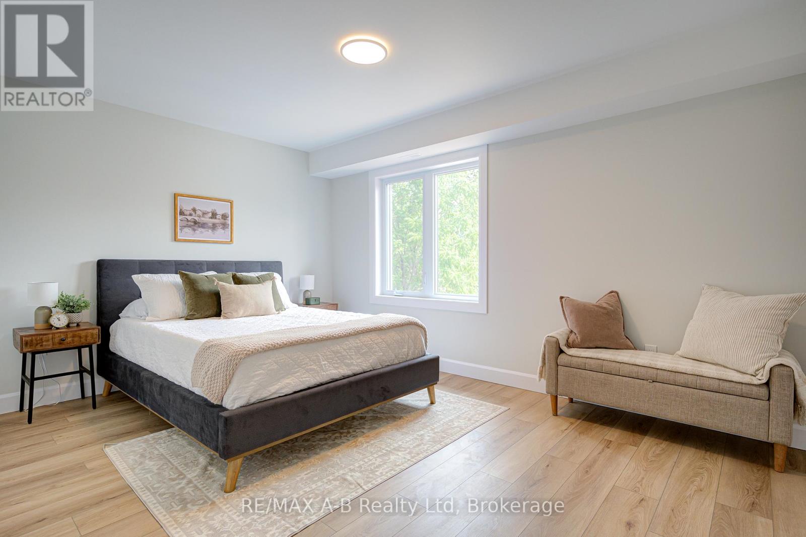 3 - 428 Queen Street W Property Photo 20