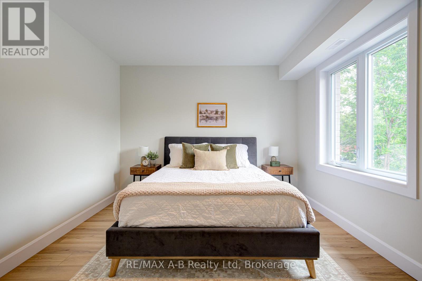 3 - 428 Queen Street W Property Photo 21