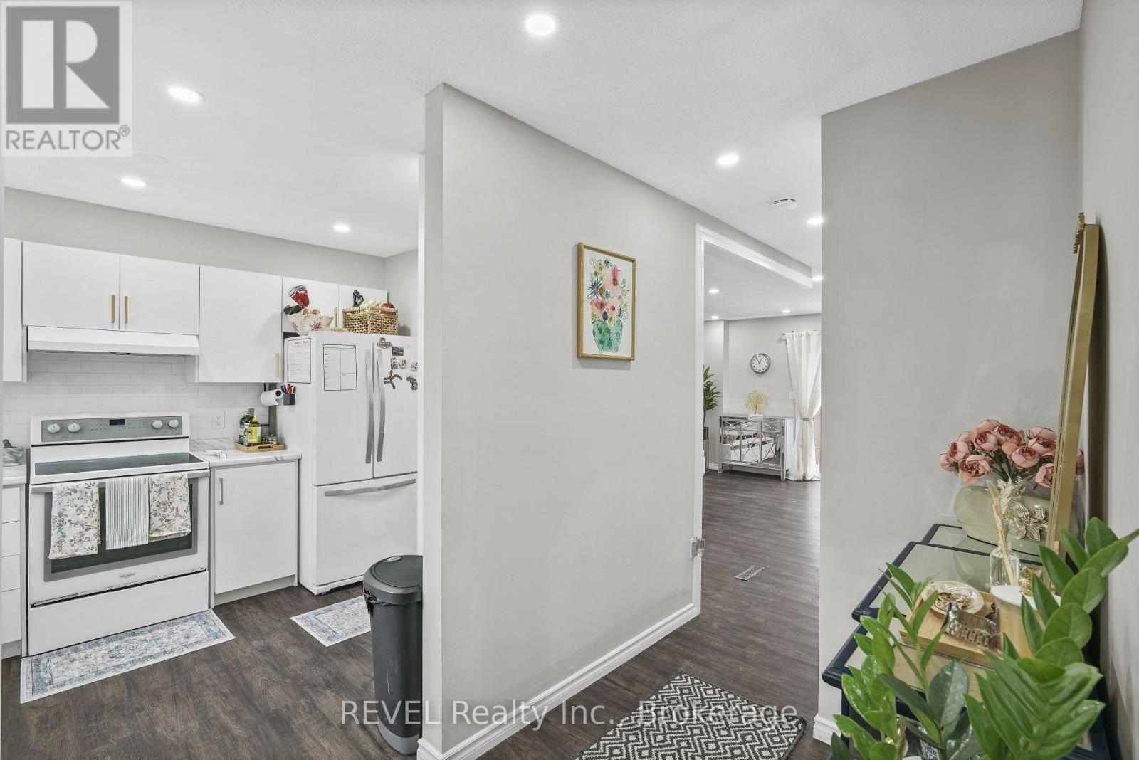 80 - 65 Dorchester Boulevard Property Photo 7