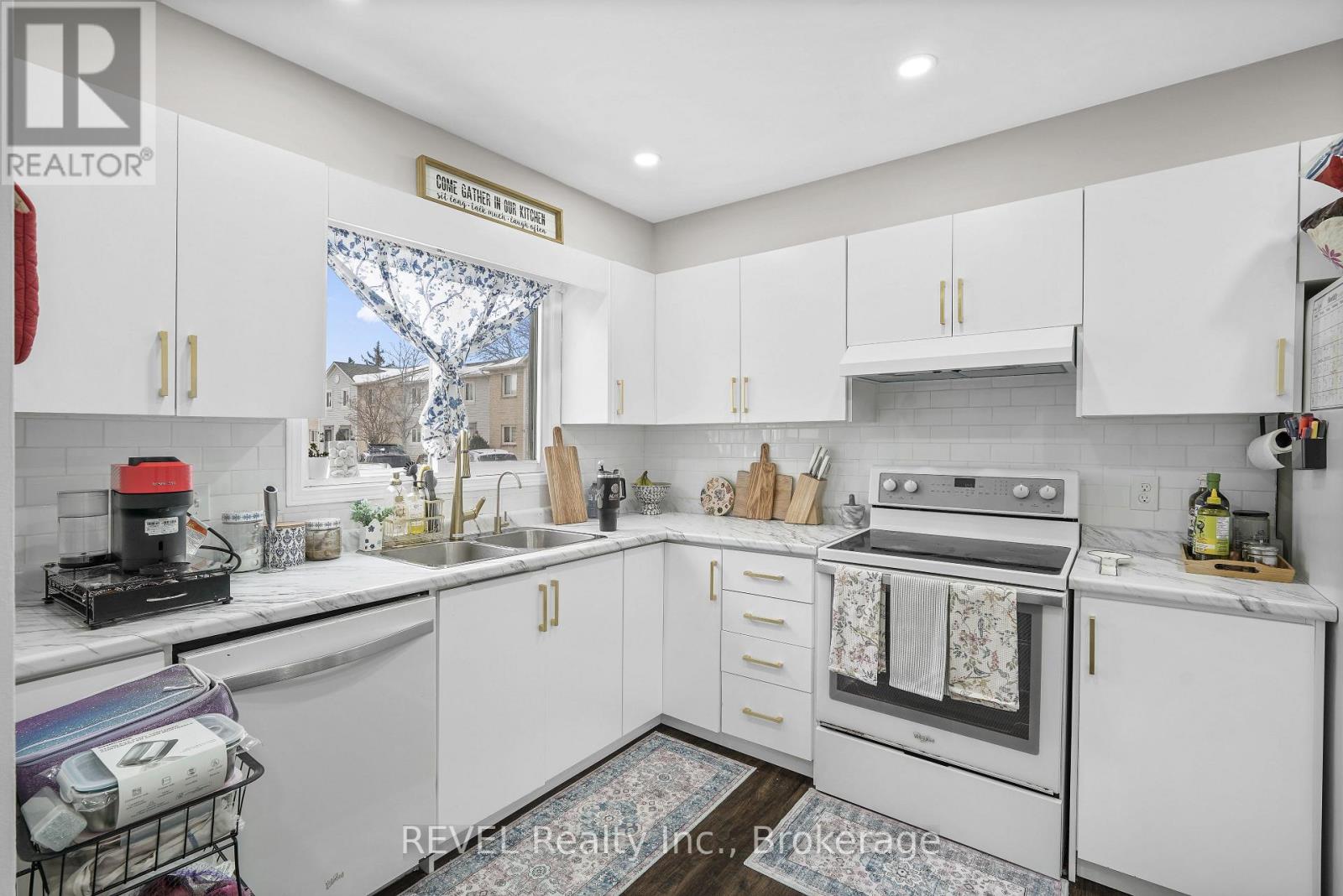80 - 65 Dorchester Boulevard Property Photo 8