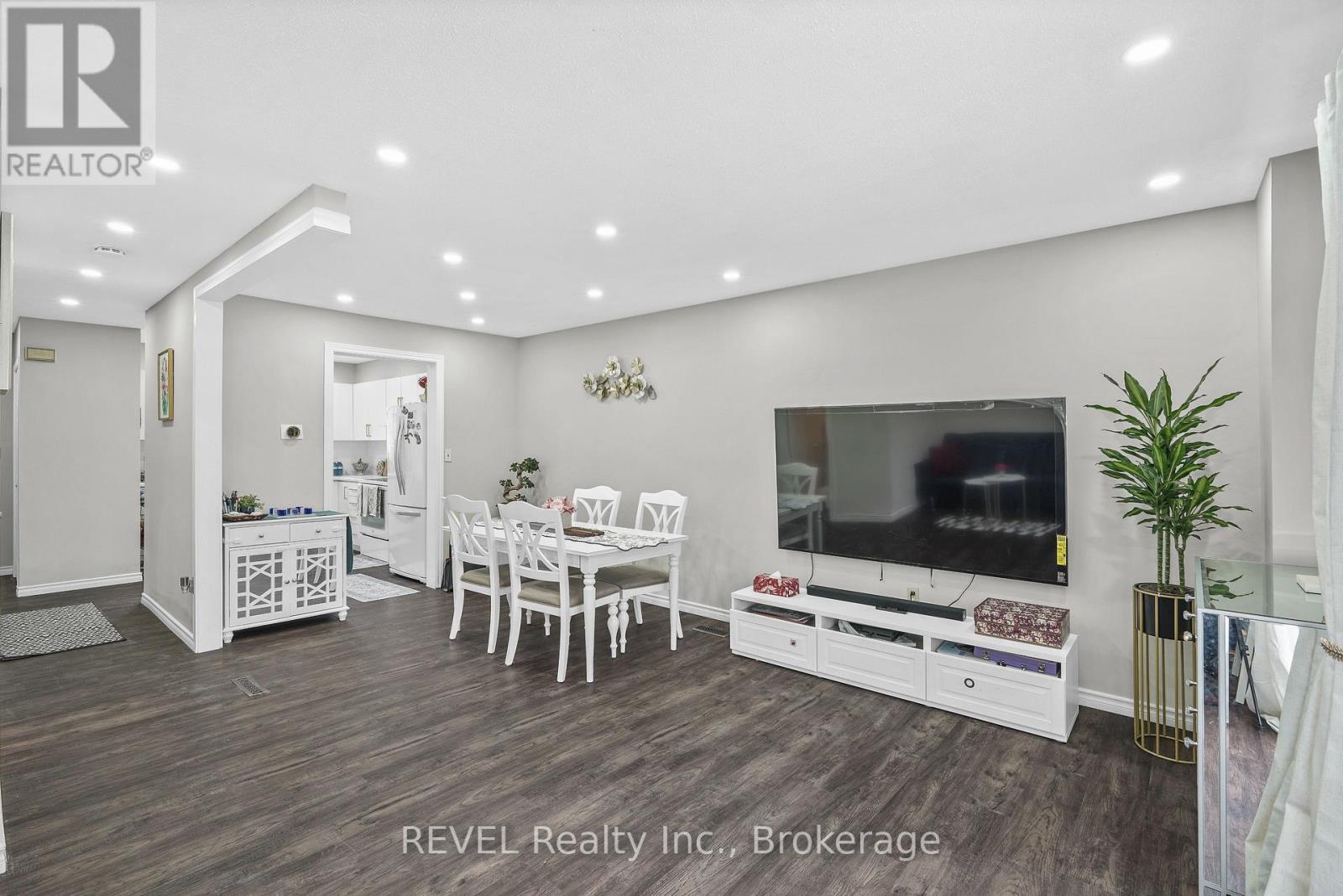 80 - 65 Dorchester Boulevard Property Photo 14