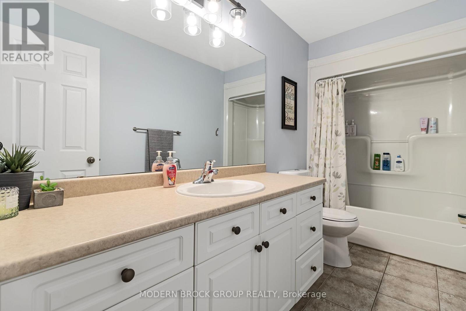 1000 Crestwood Drive Property Photo 22