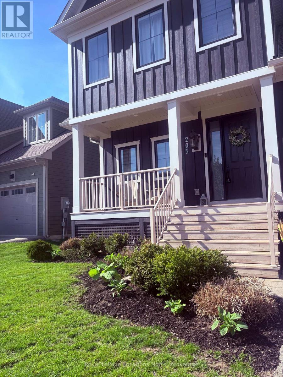 205 Yellow Birch Crescent Property Photo 3