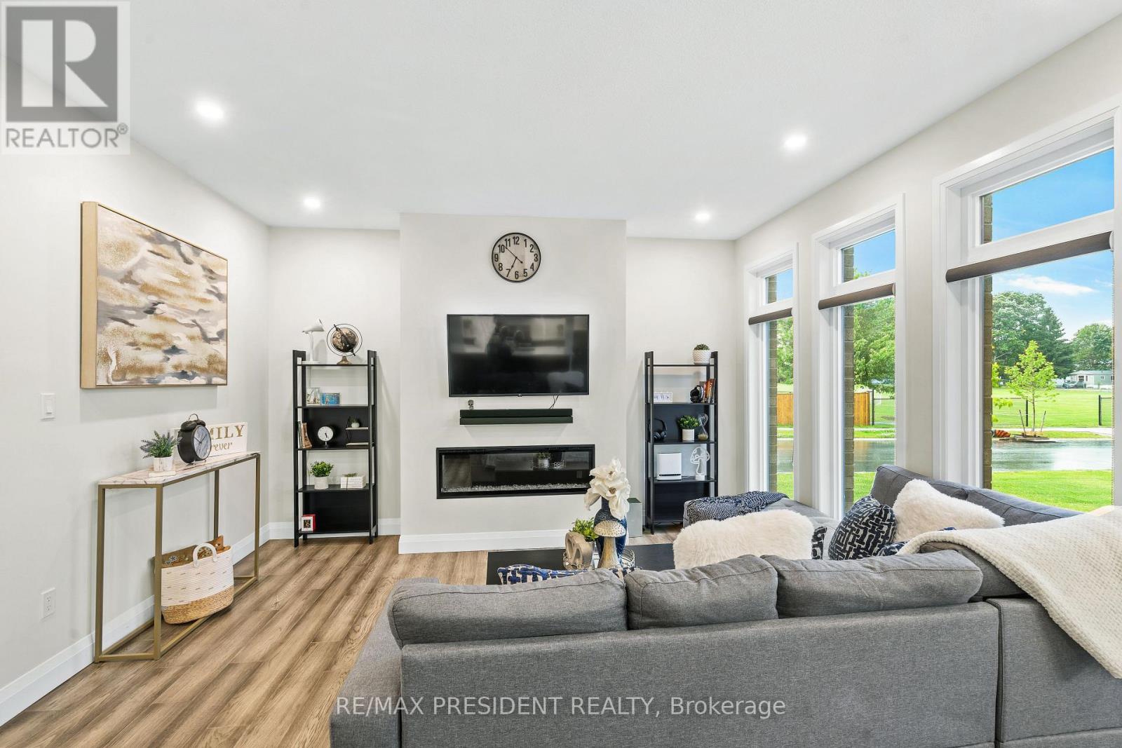 191 Foxborough Place Property Photo 12
