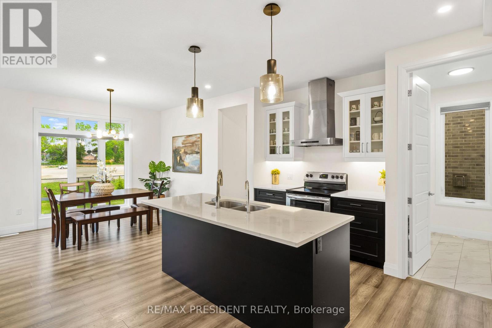 191 Foxborough Place Property Photo 18