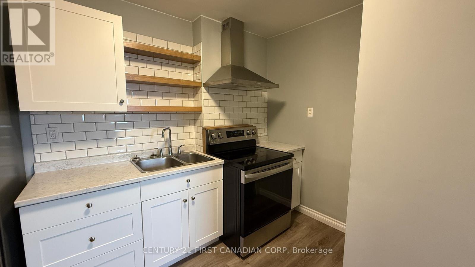 3 - 1072 DUNDAS STREET