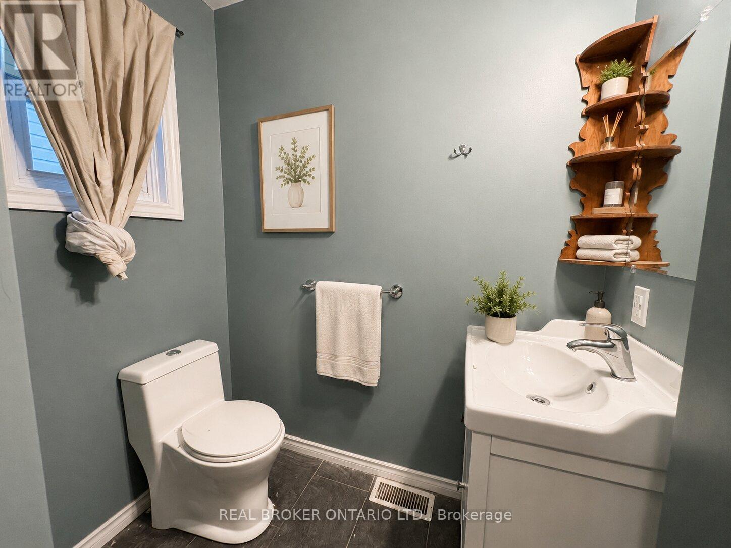 518 Cannon Street E Property Photo 14