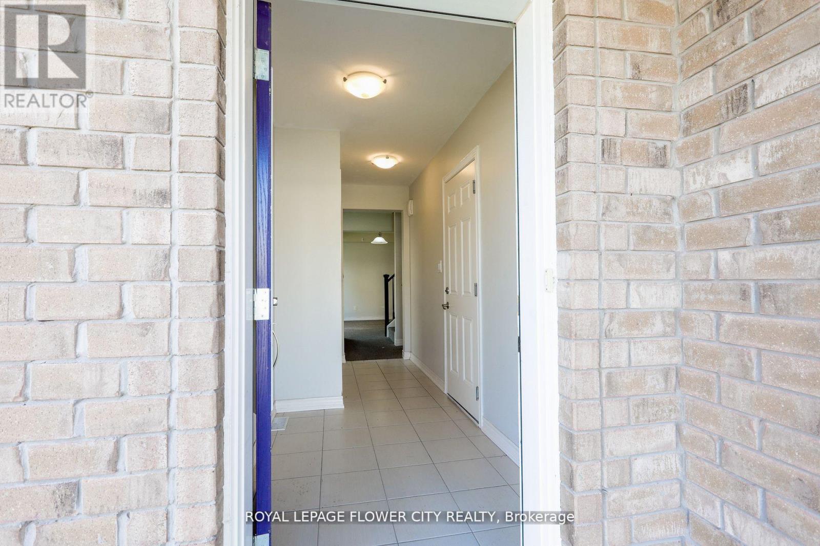 146 Winterberry Boulevard Property Photo 4