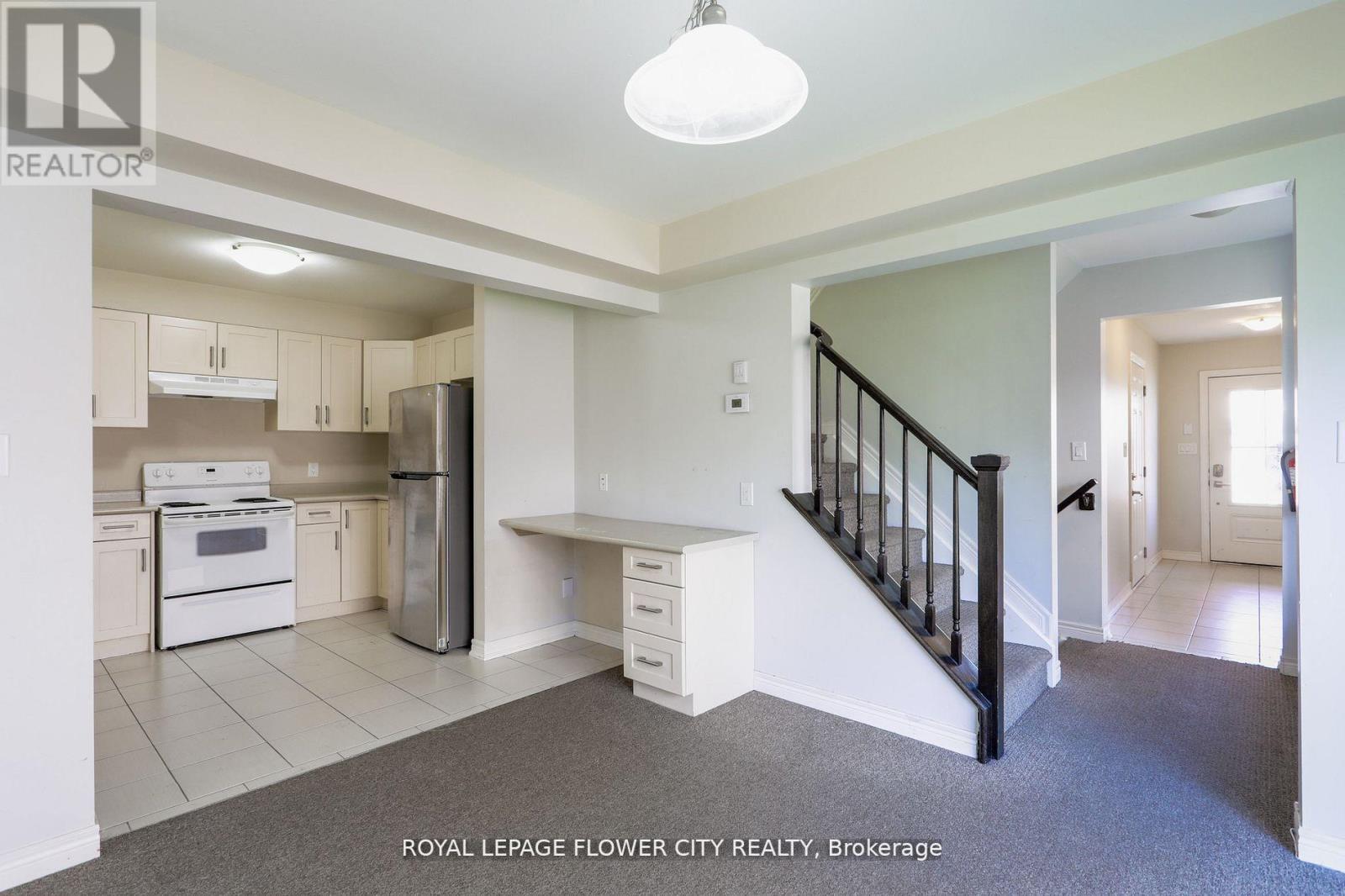 146 Winterberry Boulevard Property Photo 7