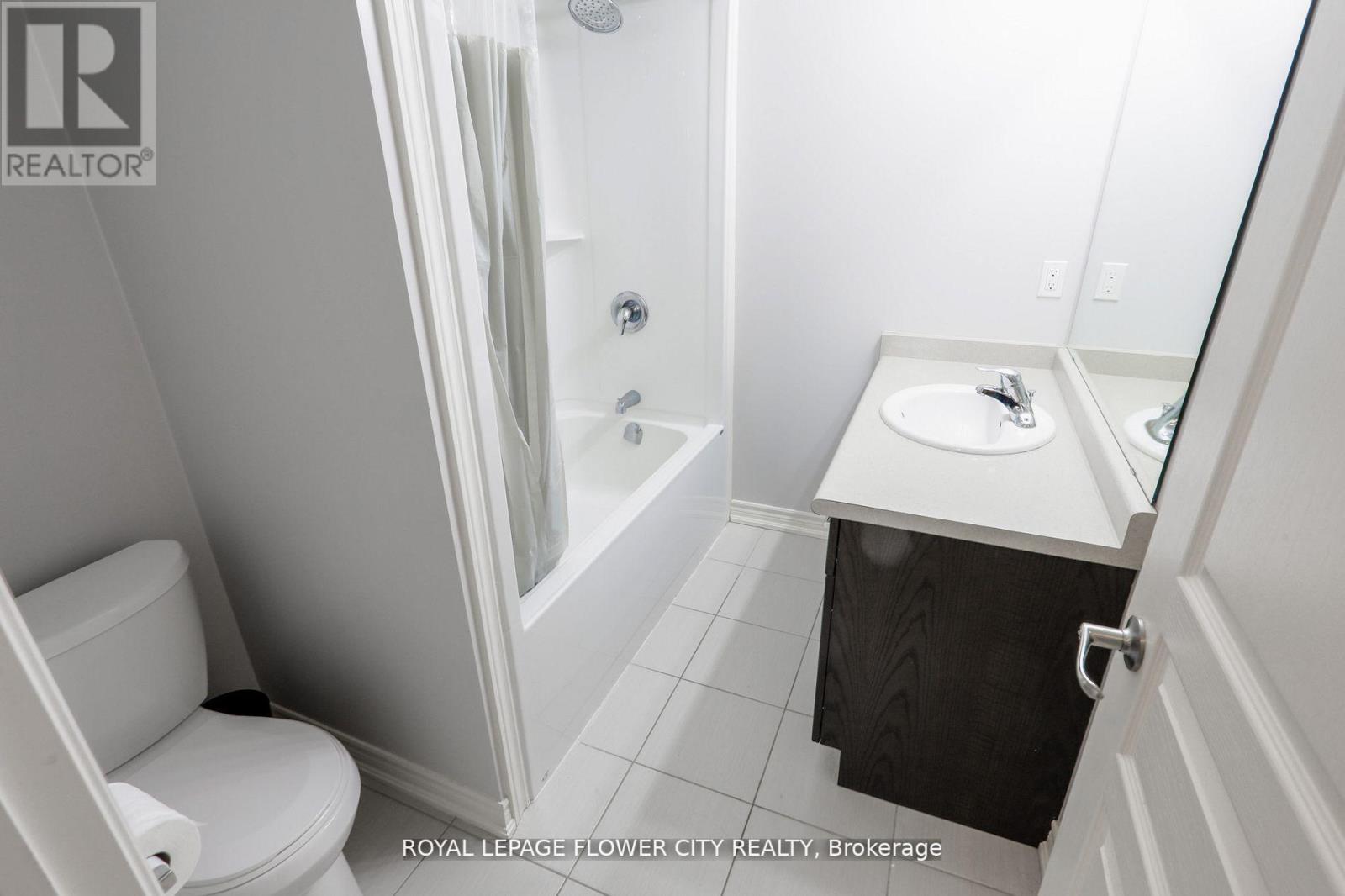 146 Winterberry Boulevard Property Photo 11